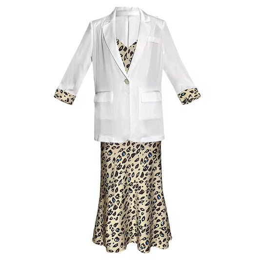 Leopard skin dress with a blazer