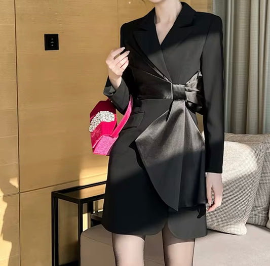 Short Length Elegant V Neck Black Dresses